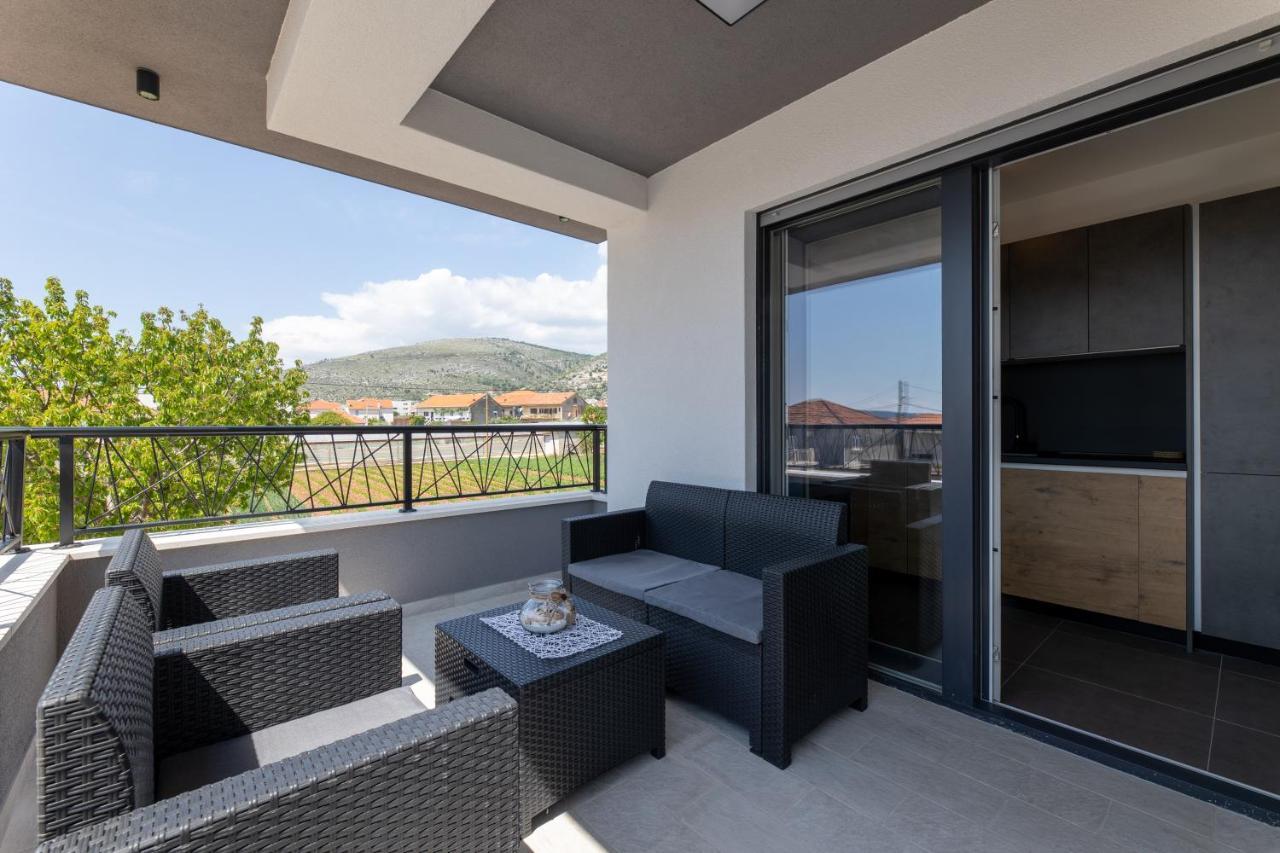 Apartments Maya & Tina Τρογκίρ Εξωτερικό φωτογραφία