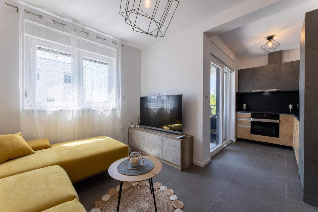 Apartments Maya & Tina Τρογκίρ Εξωτερικό φωτογραφία