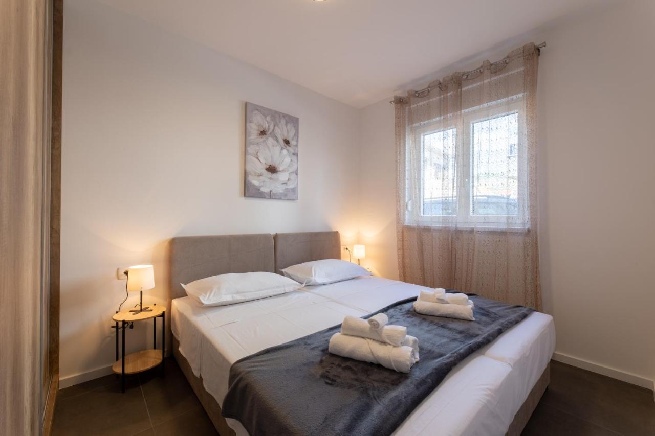 Apartments Maya & Tina Τρογκίρ Εξωτερικό φωτογραφία