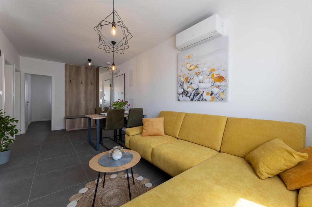 Apartments Maya & Tina Τρογκίρ Εξωτερικό φωτογραφία