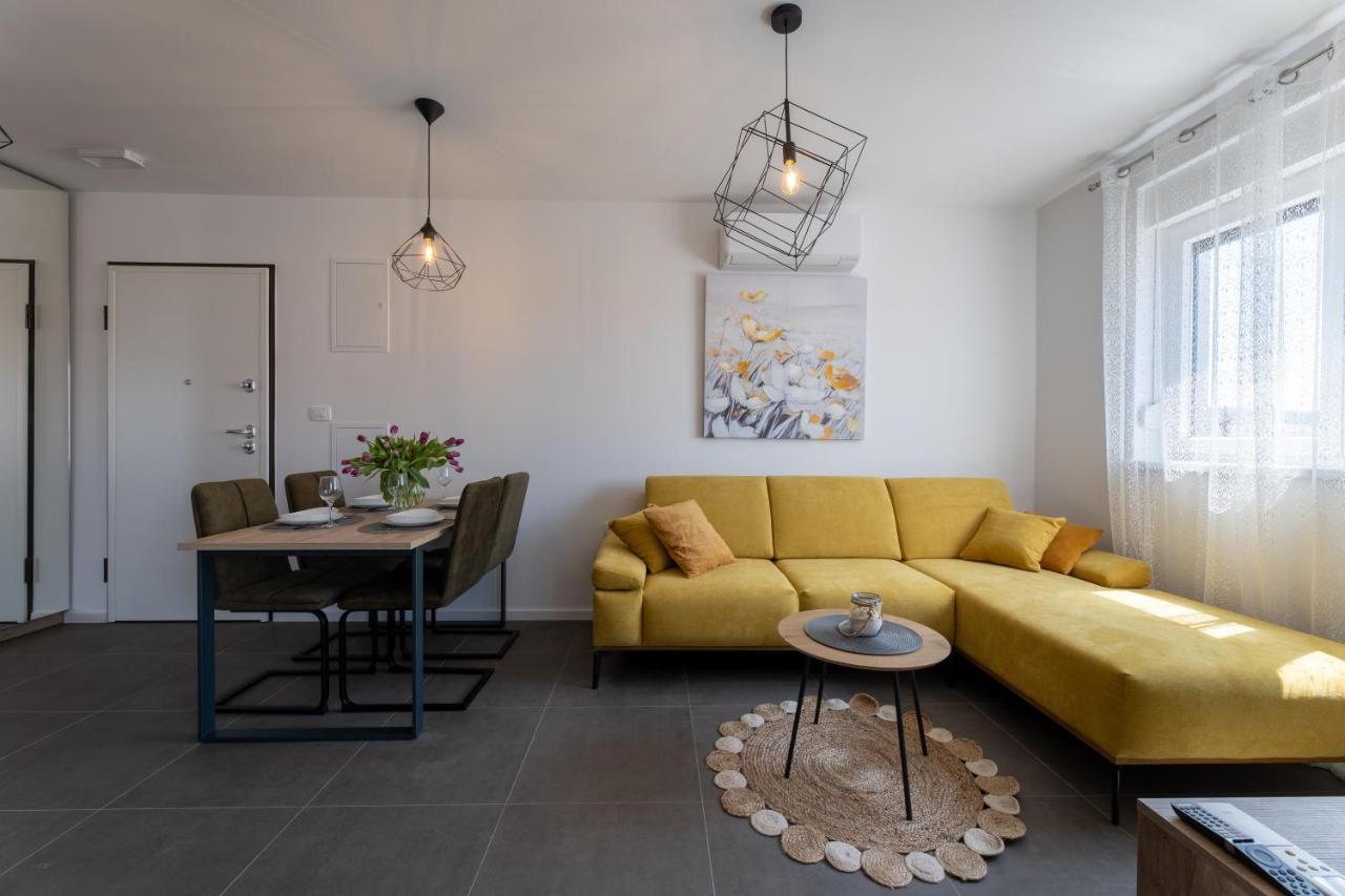 Apartments Maya & Tina Τρογκίρ Εξωτερικό φωτογραφία